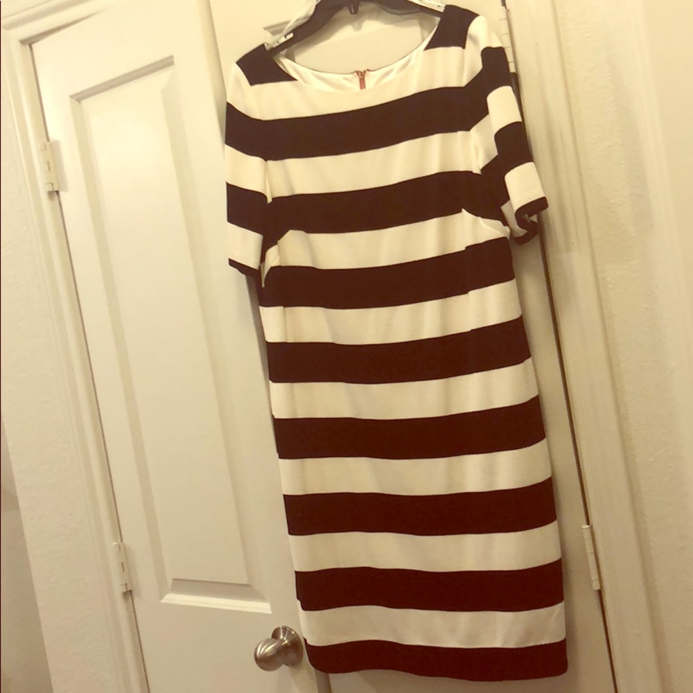 Black and white striped 👗